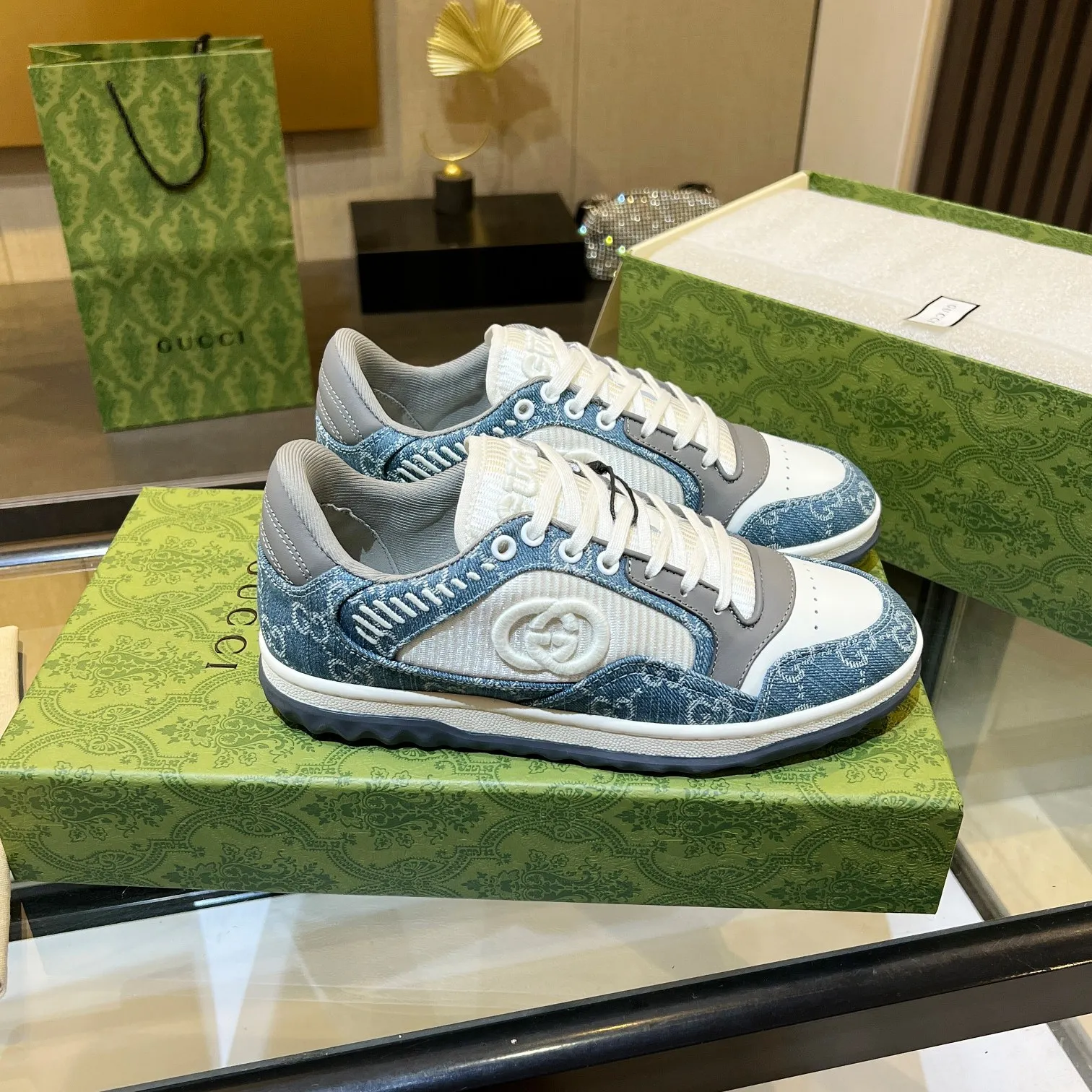 👟👟Ex-factory price 520👟👟 Top version, full styling effect, instant sales of the common practice of soft treading in the market, 💣💣💣Gucci2023 early spring Gucci G home latest hot style MAC80 sports shoes couple style casual retro distressed dirty shoes small dirty shoes small white shoes🌸🌸🌸 original purchase and development Production Gucci MAC80 new hot-selling series. The exquisite and compact interlocking double G logo romantically interprets the aesthetic concept of this series. Made of off-white leather, ▪️Material: original customized imported first-layer cowhide ▪️Inner lining: original customized imported breathable mesh ▪️Outsole: original molded two-color TPU outsole ▪️Sole thickness: 3CM ▪️Size: women's 35-40 / men's 39-45